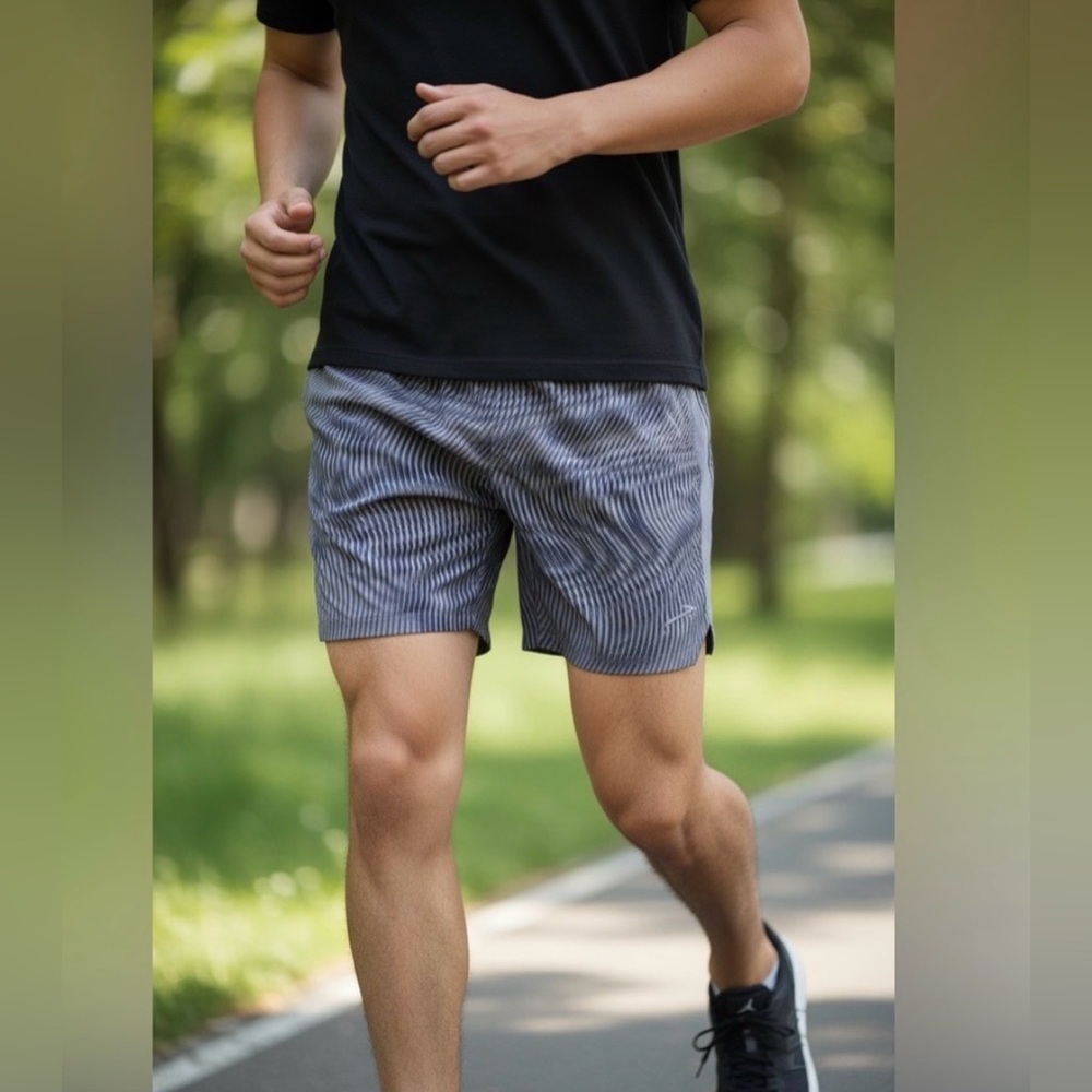 NWT DSG Men’s 5” Stride Run Short - Trail Runners Reflective Design - Size XL
